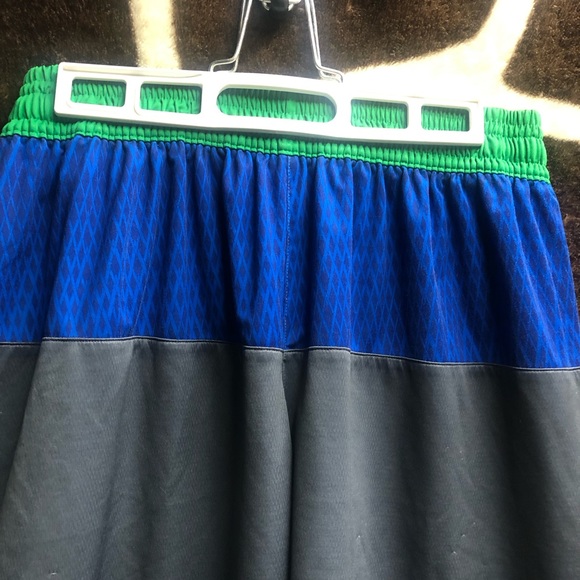 Large Adidas NBA D-League activewear shorts - Picture 9 of 9